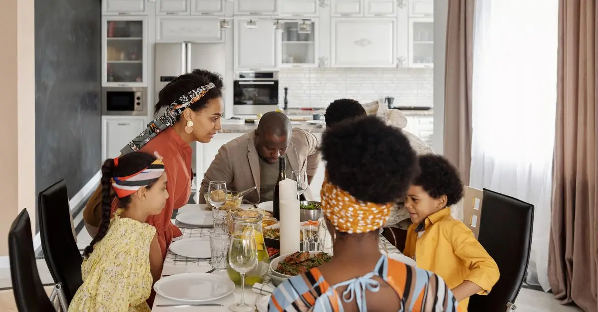 Repas lowcarb en famille : conseils pour plaire à tous