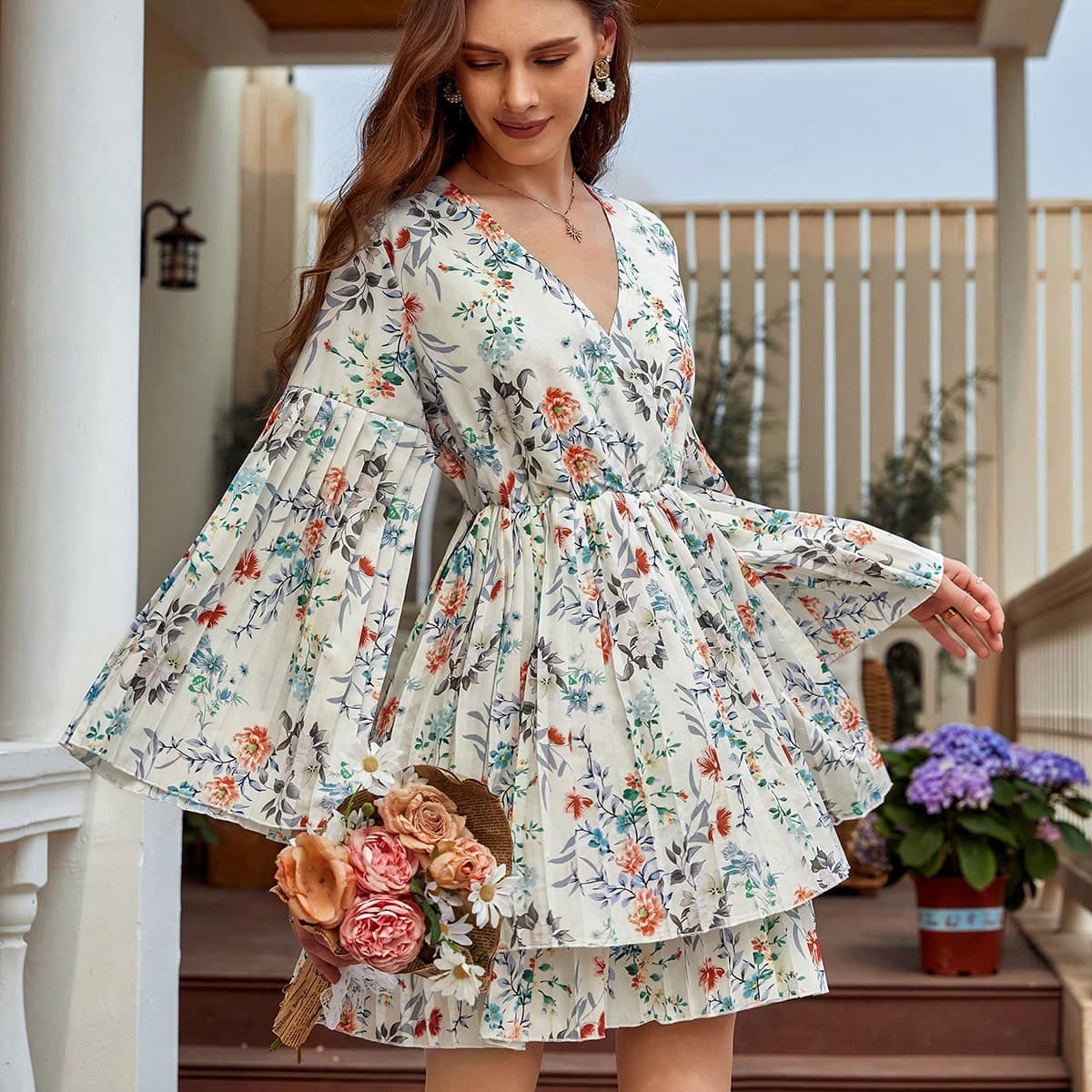Robe plissée française élégante et romantique imprimée en pastel de jardin, parfaite pour le brunch