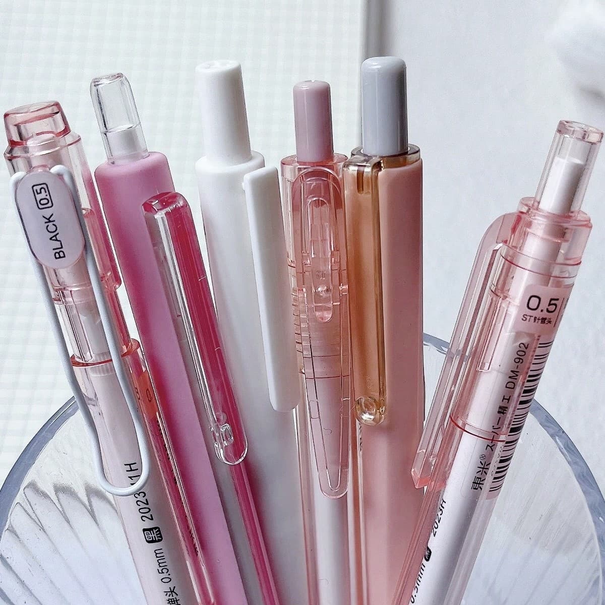 6 pièces Stylos-bille simples de 0,5 mm avec un mécanisme de clic, une apparence similaire à INS. Séchage rapide et facile à écrire, convient aux